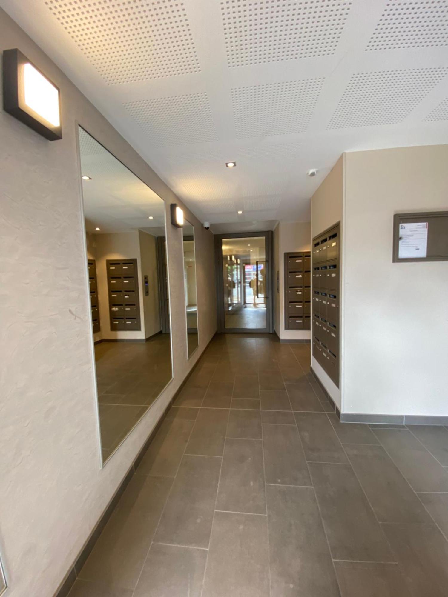 Charme Citadin Apartment Villemomble Luaran gambar